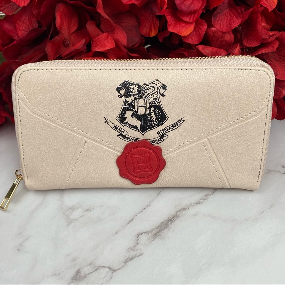 Harry Potter Hogwarts Acceptance Letter Clutch Wallet - Picture 1 of 12